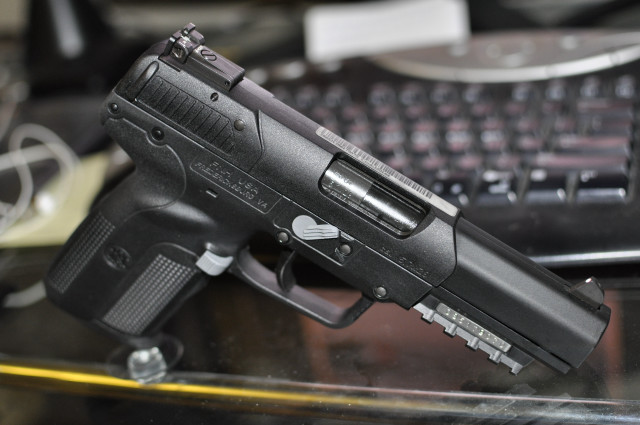 Gun desk keyboard mouse blurry free wallpaper for desktop - medium preview image