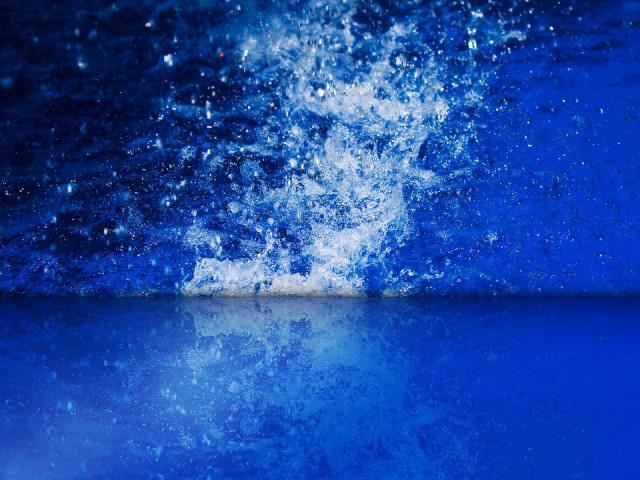 Blue background water splashing white free wallpaper for desktop - medium preview image