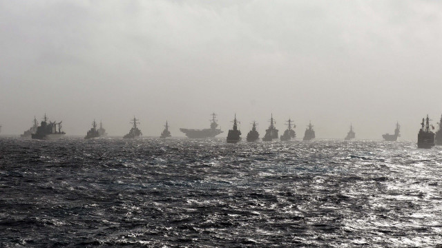 Ships ocean foggy day sky free wallpaper for desktop - medium preview image