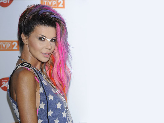 Woman pink hair star print free wallpaper for desktop - medium preview image