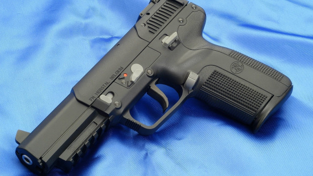 Gun blue cloth black frame free wallpaper for desktop - medium preview image