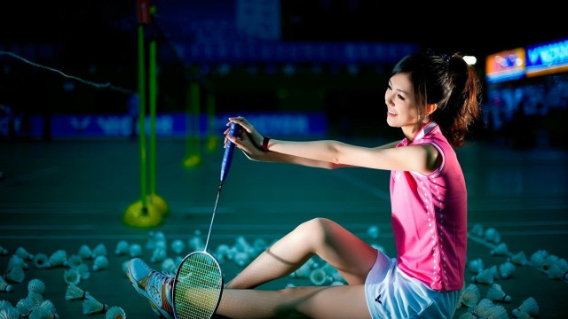 Woman sitting ground tennis racket free wallpaper for desktop - medium preview image