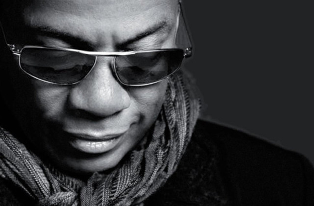 Man glasses scarf cellphone looking free wallpaper for desktop - medium preview image