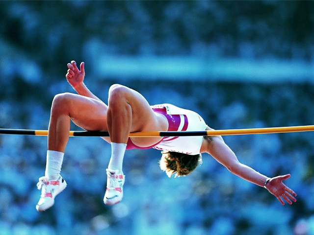Woman high jump pole crowd free wallpaper for desktop - medium preview image