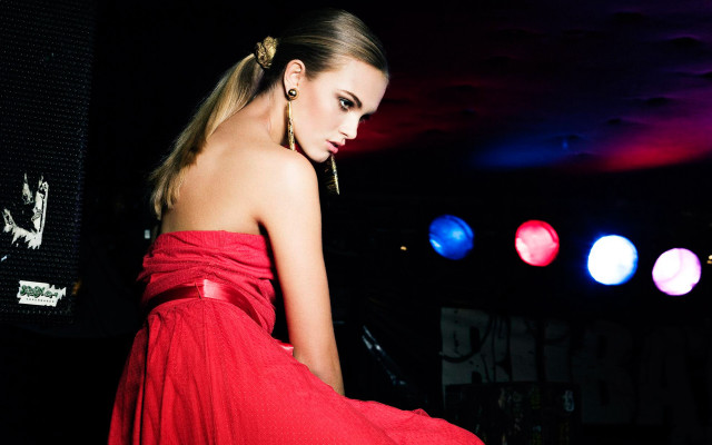 Woman red dress stage lights free wallpaper for desktop - medium preview image