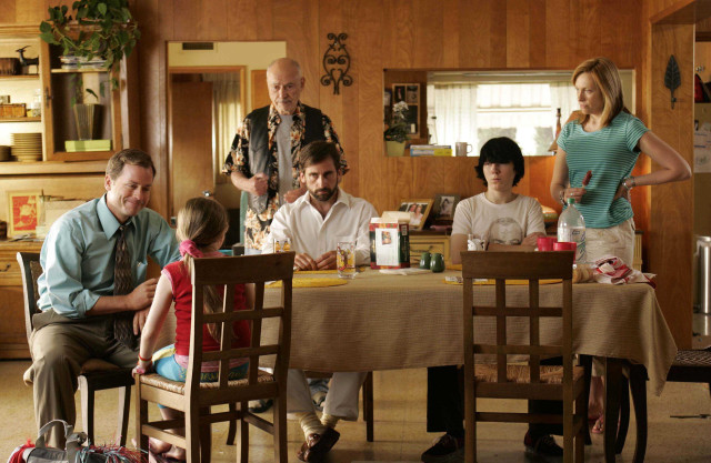 Family kitchen table standing man free wallpaper for desktop - medium preview image