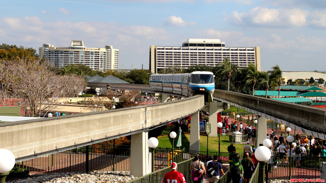 Train bridge people buildings skyline free wallpaper for desktop - medium preview image