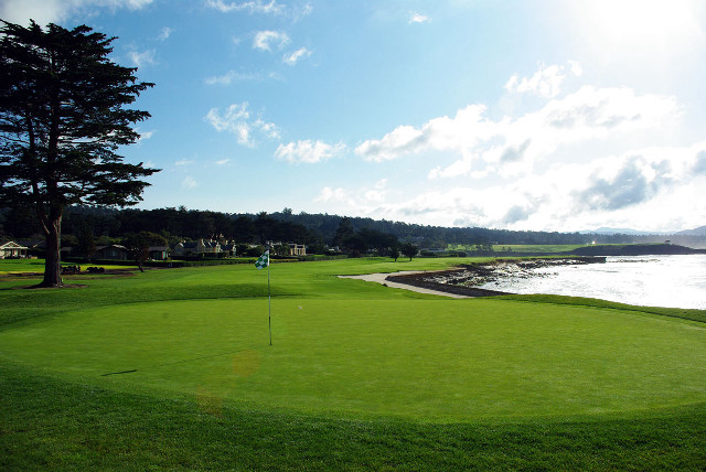 Golf course green lake house free wallpaper for desktop - medium preview image