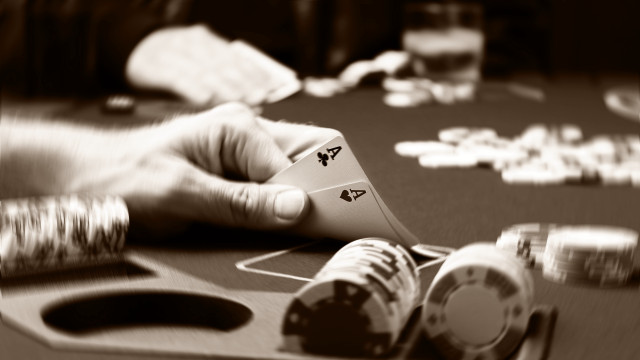 Poker player table chips cards free wallpaper for desktop - medium preview image