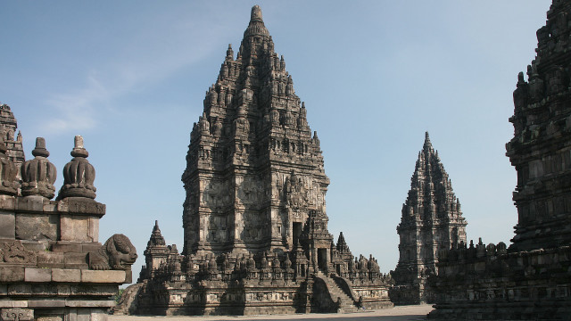 Large stone structure sky background free wallpaper for desktop - medium preview image