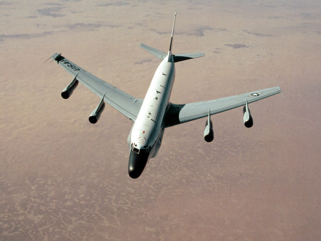 Jet desert sky clouds landscape free wallpaper for desktop - medium preview image