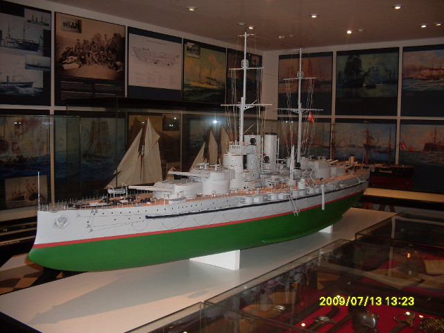 Ship model museum display glass free wallpaper for desktop - medium preview image