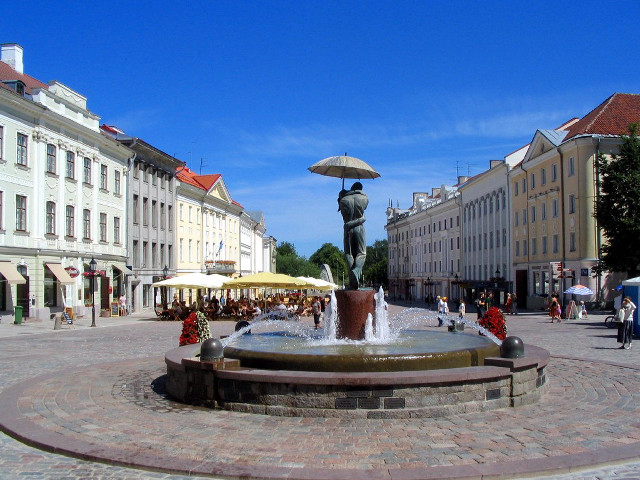 Fountain statue man umbrella square free wallpaper for desktop - medium preview image