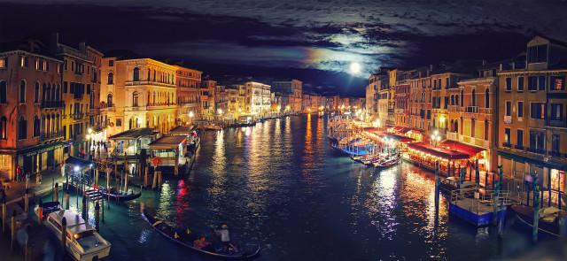 Night canal full moon boats free wallpaper for desktop - medium preview image