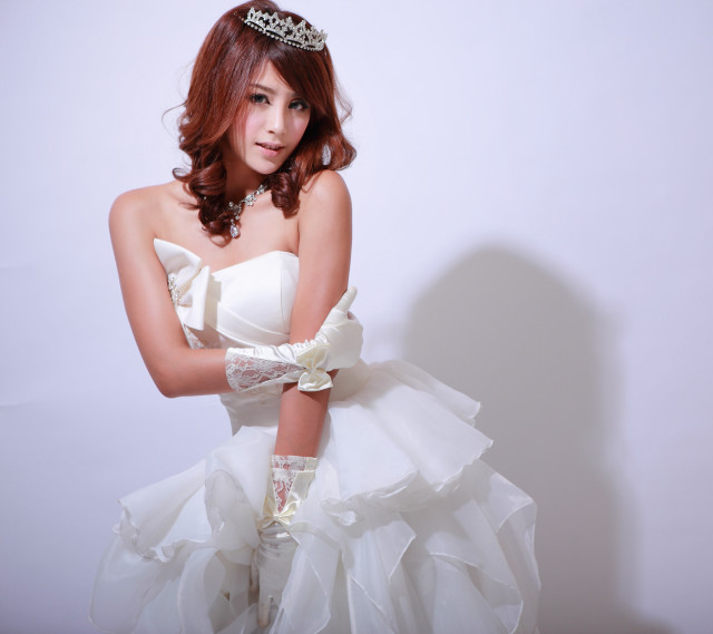 Woman white dress tiara posing free wallpaper for tablet - medium preview image