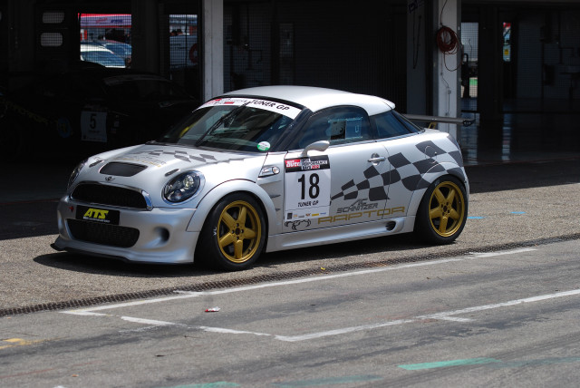 Silver car checkered design parked free wallpaper for desktop - medium preview image