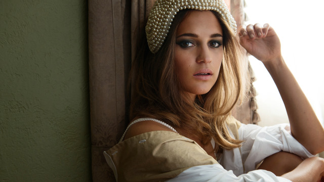 Alice prin pearl headband wall free wallpaper for desktop - medium preview image