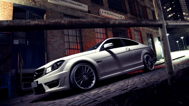 Silver car night building street free wallpaper for desktop - medium preview image