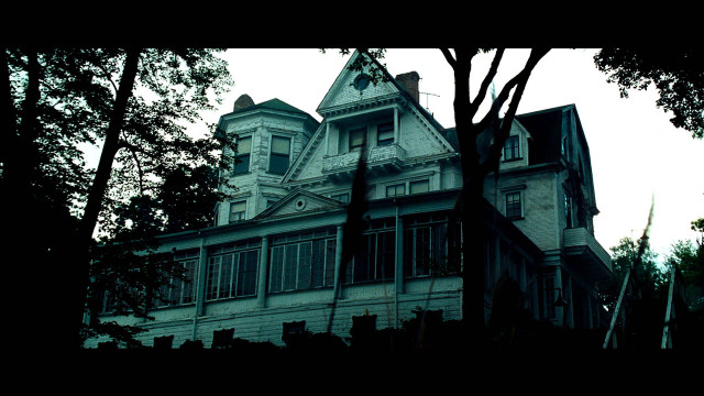 Large white house tall tower free wallpaper for desktop - medium preview image