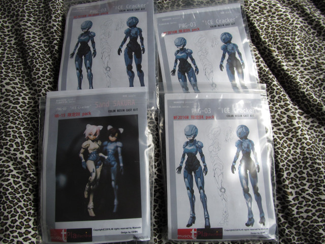 Action figures bags bed leopard free wallpaper for desktop - medium preview image