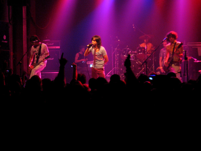 Group stage microphone band purple free wallpaper for desktop - medium preview image