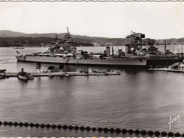 Large ship docked harbor boats free wallpaper for desktop - medium preview image