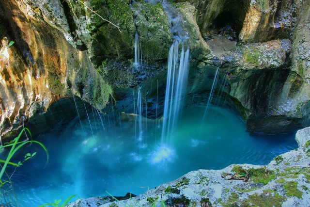 Waterfall blue pool water middle free wallpaper for desktop - medium preview image