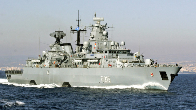 Gray ship ocean city sunburst free wallpaper for desktop - medium preview image