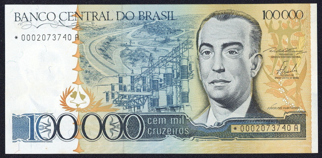 Money bill closeup man factory free wallpaper for desktop - medium preview image