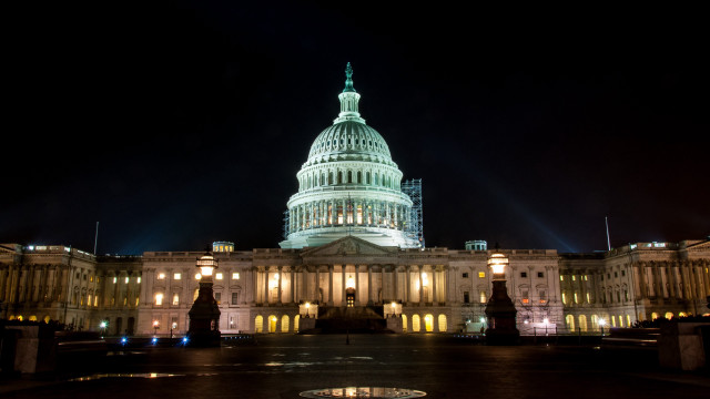 Capitol building night lights fountain free wallpaper for desktop - medium preview image