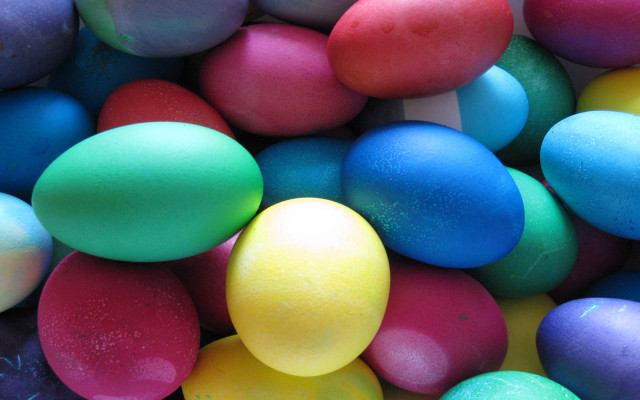 Colorful eggs pile table plate free wallpaper for desktop - medium preview image