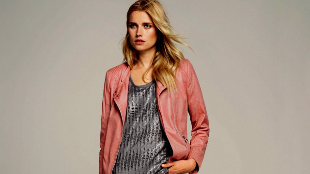 Woman pink jacket dress posing free wallpaper for desktop - medium preview image