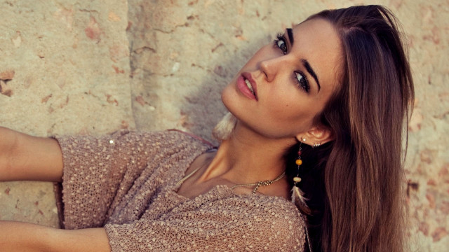 Woman leaning wall hand hip #6 free wallpaper for desktop - medium preview image