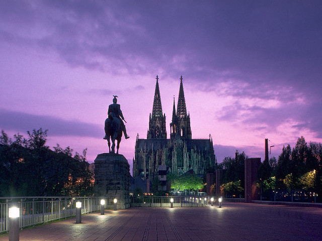 Statue man horse cathedral night free wallpaper for desktop - medium preview image