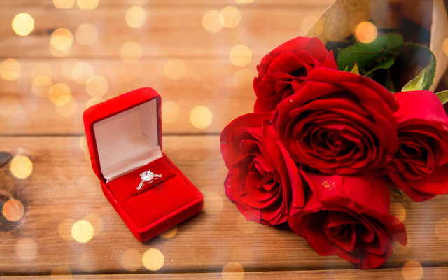 Red rose ring box table free wallpaper for desktop - medium preview image