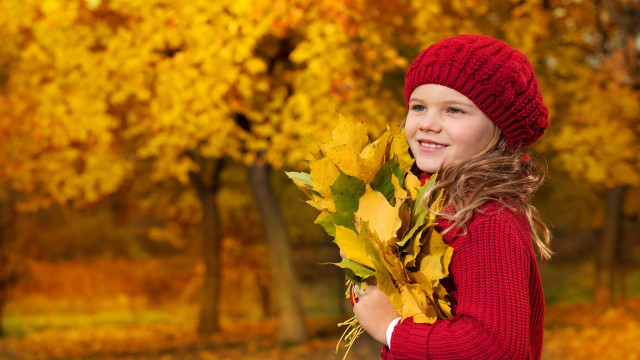 Young girl autumn leaves park free wallpaper for desktop - medium preview image
