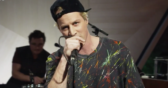 Man hat singing microphone guitar free wallpaper for desktop - medium preview image