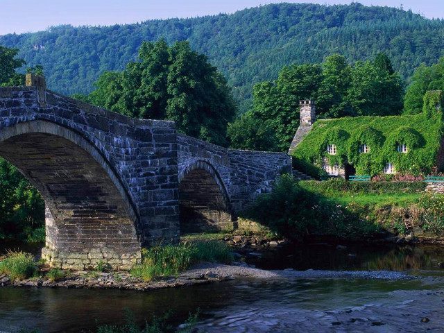 Stone bridge river lush valley free wallpaper for desktop - medium preview image