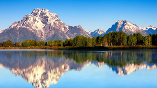 Mountain range reflection lake trees free wallpaper for desktop - medium preview image