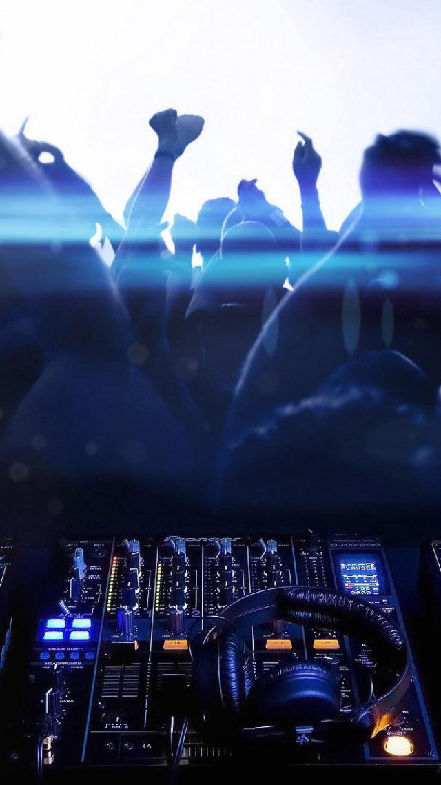 Dj mixing crowd concert festival free wallpaper for mobile - medium preview image