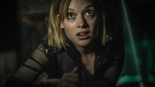 Surprised woman dark room green free wallpaper for desktop - medium preview image