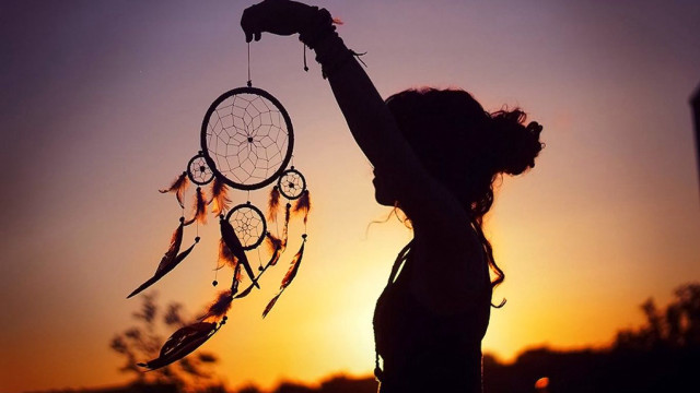 Woman dreamcatcher sunset silhouette tree free wallpaper for desktop - medium preview image