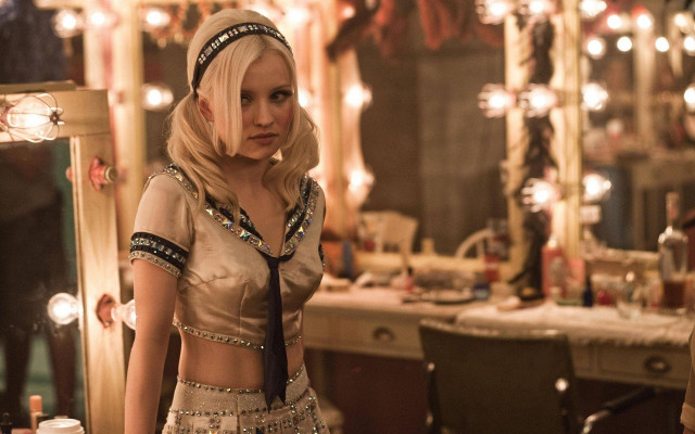 Woman dress mirror room lights free wallpaper for desktop - medium preview image