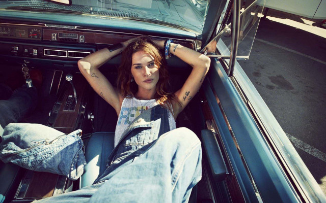 Woman back car feet floor free wallpaper for desktop - medium preview image