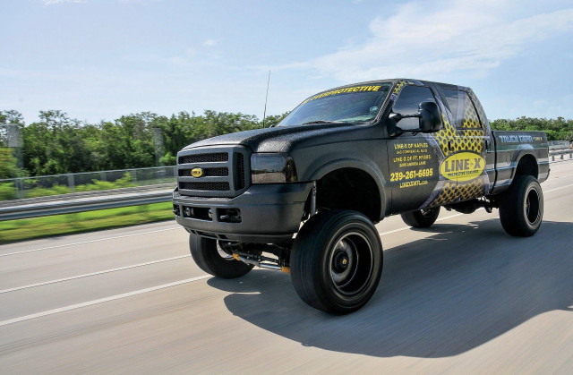 Truck driving highway yellow black free wallpaper for desktop - medium preview image