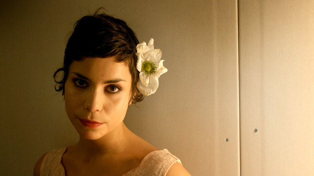 Woman flower hair white dress #2 free wallpaper for desktop - medium preview image