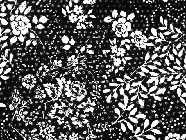 Black white flowery pattern dots free wallpaper for desktop - medium preview image