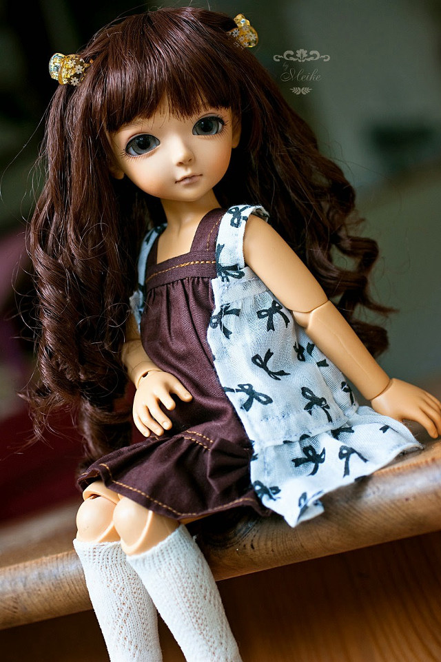 Doll sitting table dress socks free wallpaper for mobile - medium preview image