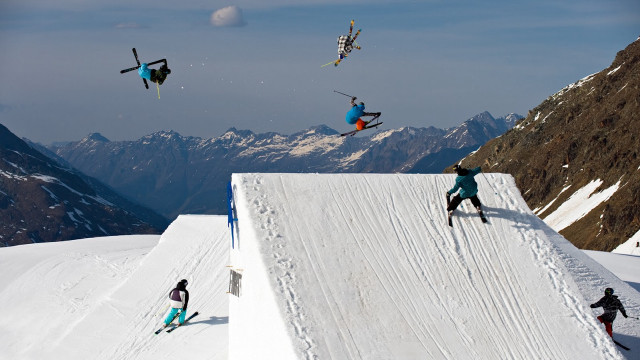 Skiing group slope mountains snow free wallpaper for desktop - medium preview image