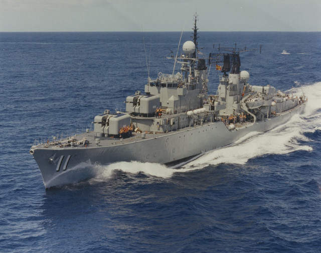 Large gray ship ocean people #7 free wallpaper for desktop - medium preview image